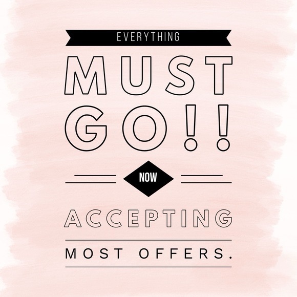 CLOSET CLEAN OUT!! EVERYTHING MUST GO! SEND ME AN OFFER! BUNDLE ITEMS🫶 - Picture 4 of 4